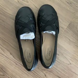 New in box, unused Clark’s cheyn creek black leather shoes
